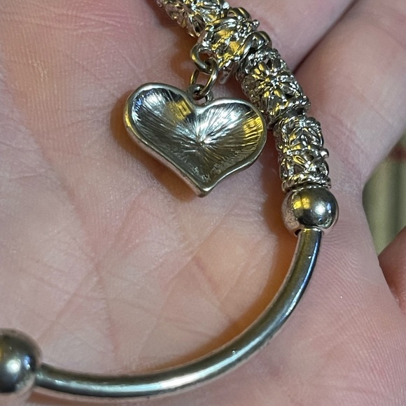 Silver heart cuff bracelet - Picture 3 of 4